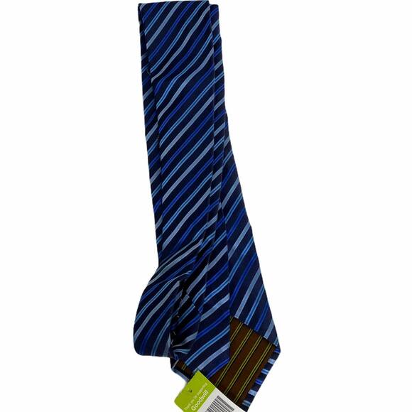 BCBG Attitude Men's Tie Hand Sewn 100% Imported Silk Blue Striped‎ One Size NWT - Picture 2 of 6